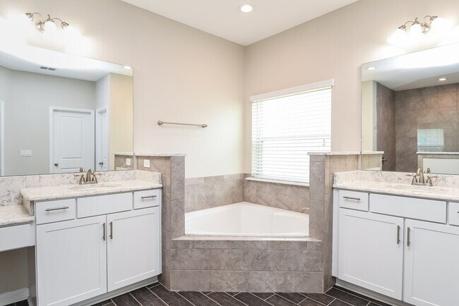 Building Photo - 15658 Spotted Saddle Cir