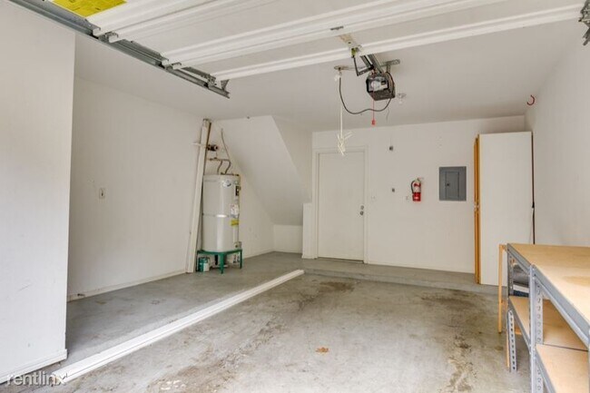 Building Photo - 3 br, 2 bath Condo - 1526 SE Cutter Ln