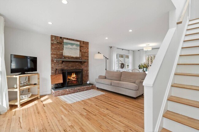 Building Photo - 6 Lincoln Ave