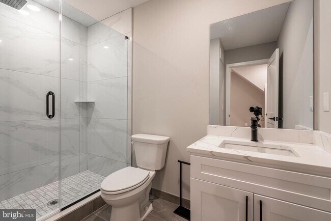 Building Photo - 713 S Mildred St