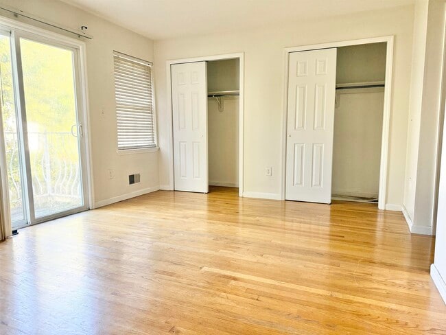 Building Photo - 207 New York Ave