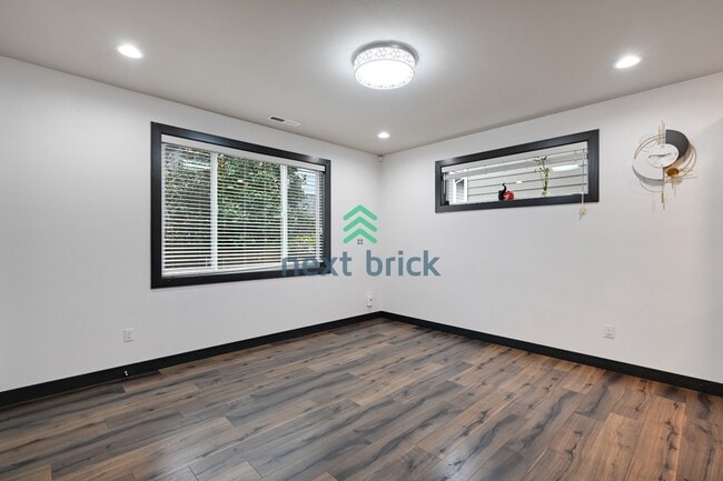 Building Photo - Stunning 3 Beds and 3 Bath Single Family with additional office space and entertainment room read...