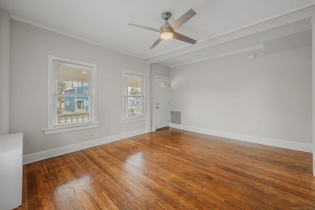 Building Photo - 245 Willetts Ave