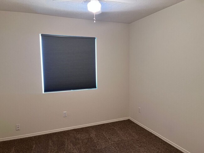 Building Photo - Nice 3 Br, 2 Ba, 2 CG, near Alameda and Louisiana