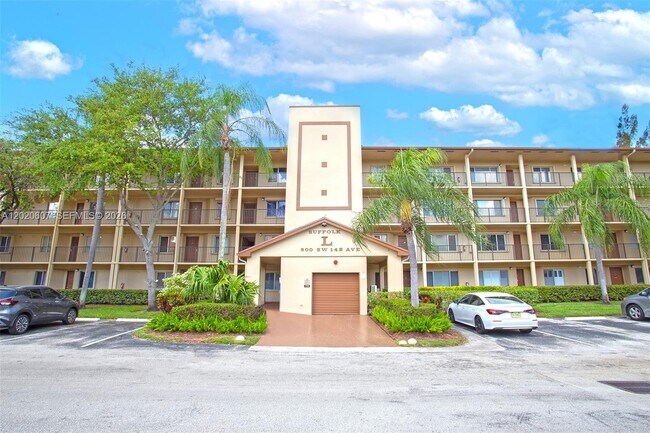 Building Photo - 900 SW 142nd Ave