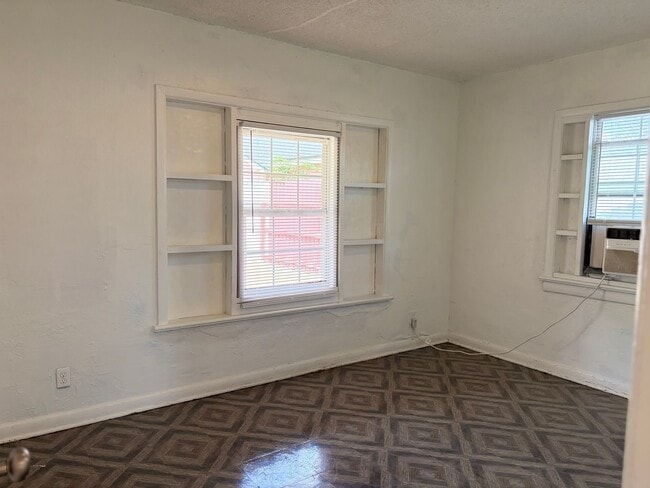 Building Photo - 3111 Amherst St
