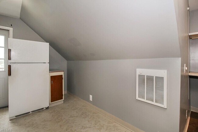 Building Photo - 3274 W 130th St