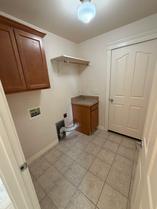 Building Photo - 435 NE Greystone Loop