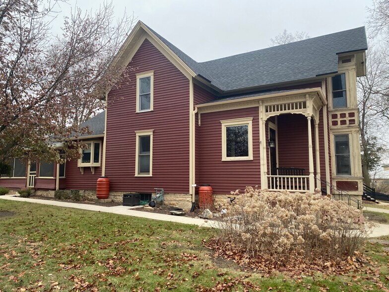 Building Photo - 227 S Water St