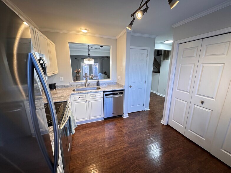 Building Photo - 1350 Maple Shade Lane