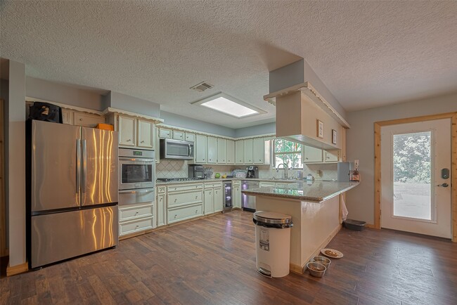 Building Photo - 109 Fox Hollow Dr