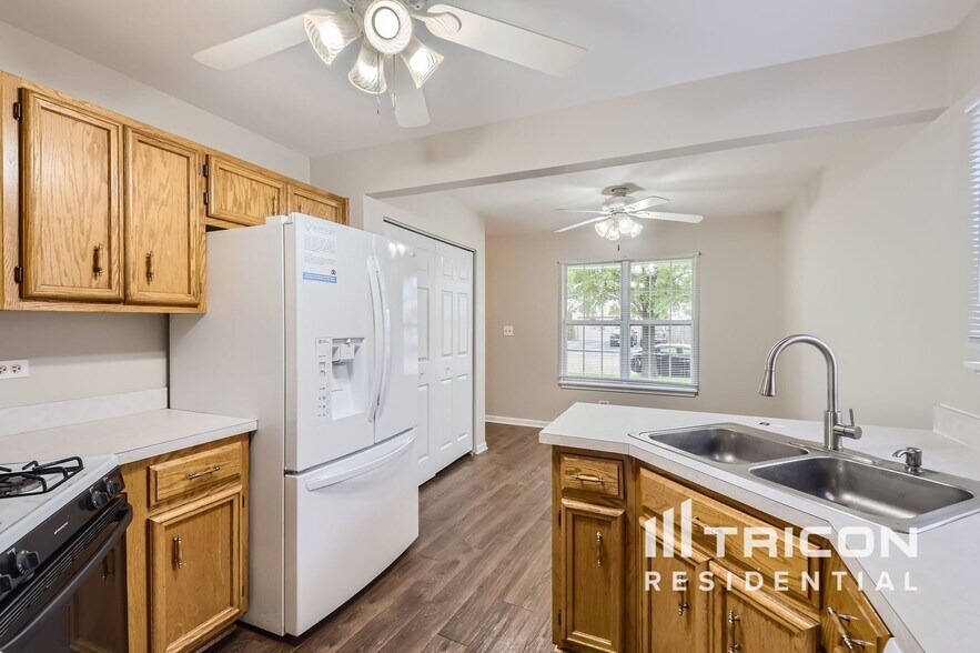 Building Photo - 4102 Brenton Dr