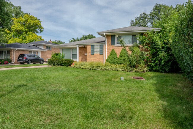 Building Photo - 9733 Karlov Ave