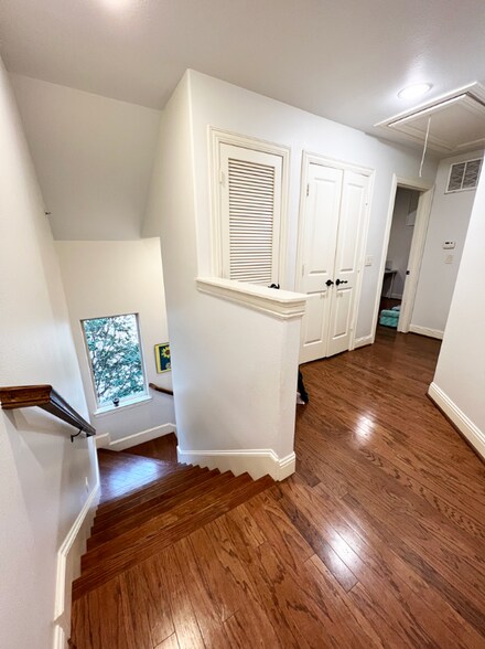 Building Photo - 3421 Normandy Ave