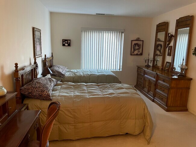 Building Photo - 2150 Valencia Dr