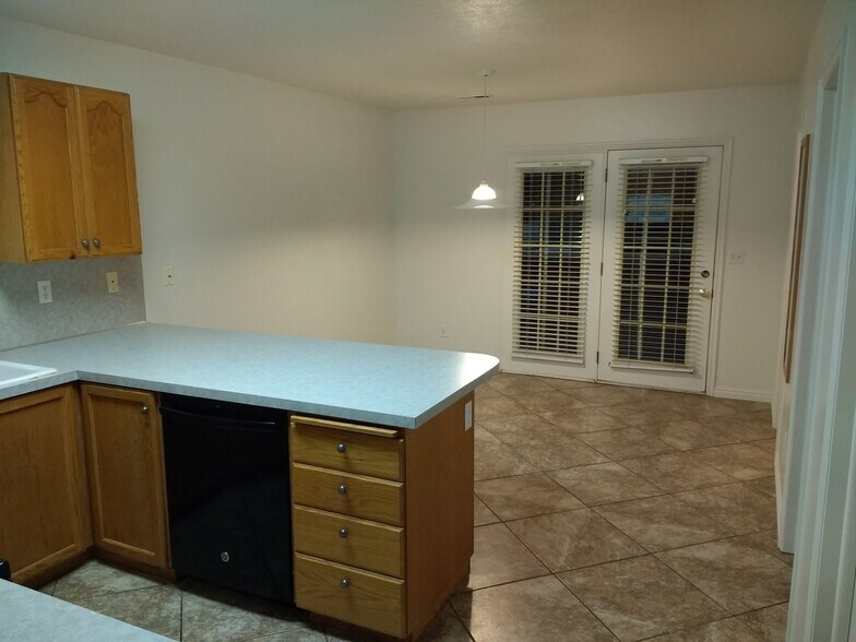 Building Photo - 260 W 1395 S