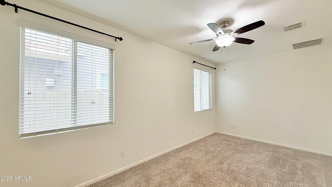 Building Photo - 5420 W Desert Hollow Dr