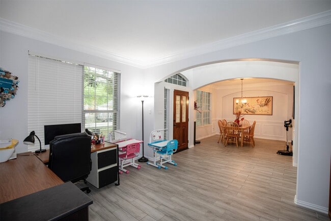 Building Photo - 601 Canyon Crest Dr