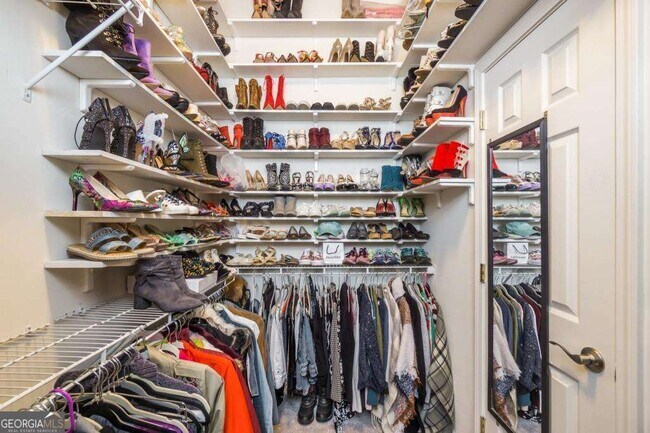 Building Photo - 8860 Penbrooke Ct