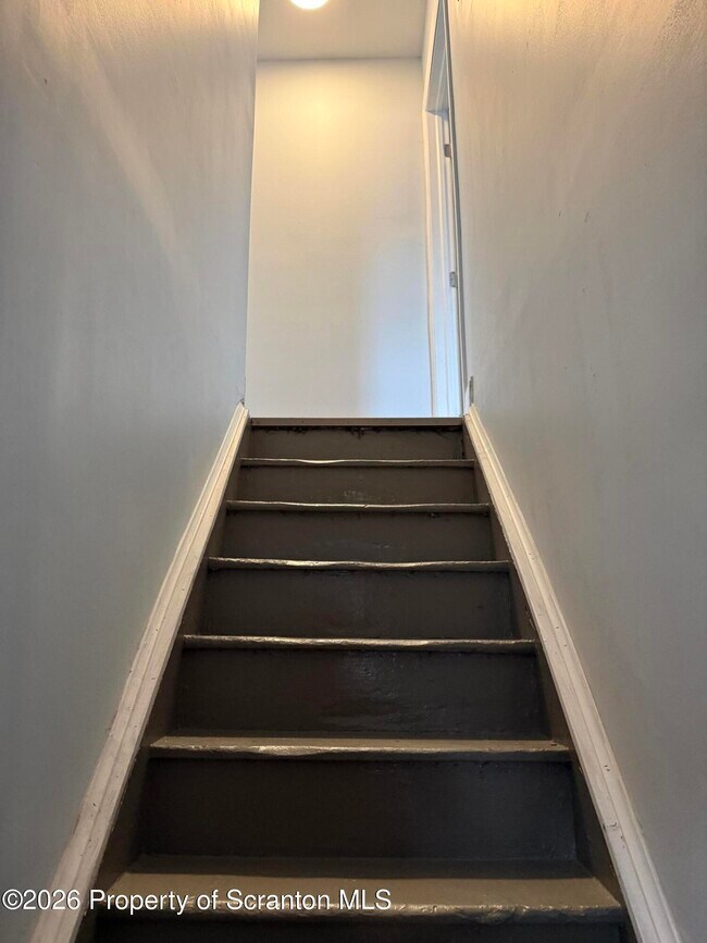 Building Photo - 1319 Capouse Ave