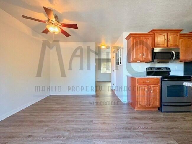 Building Photo - 521/523 E 11th Avenue Duplex