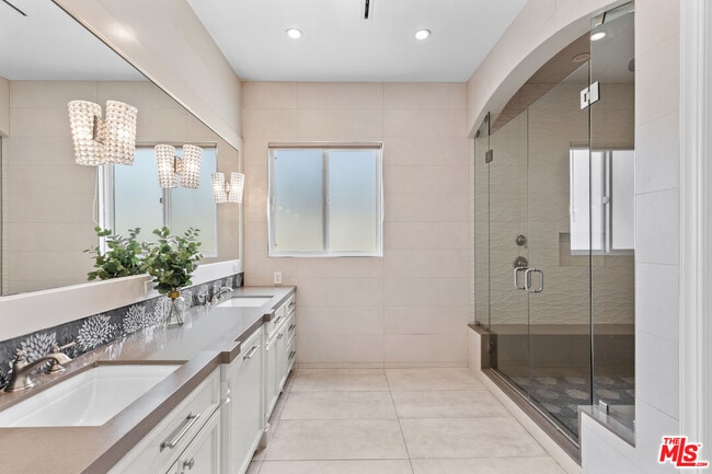 Building Photo - 12419 Erwin St