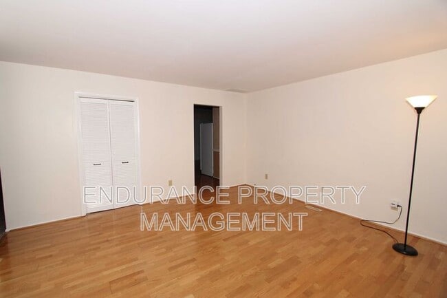 Building Photo - 1184 Holz Ave