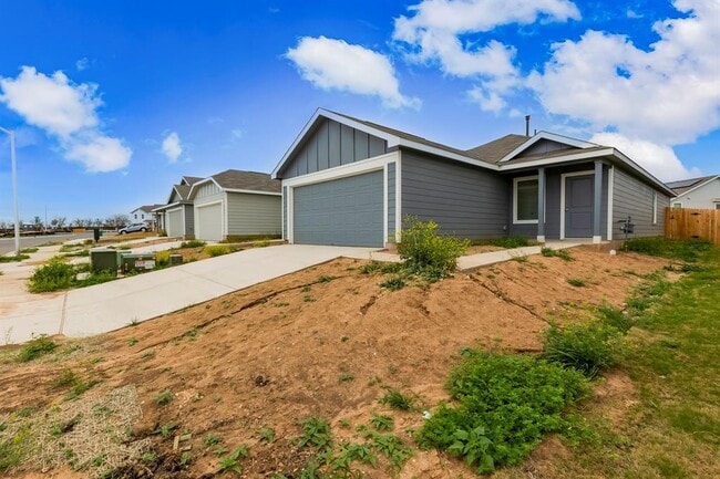 Building Photo - 611 Whoopers Lp