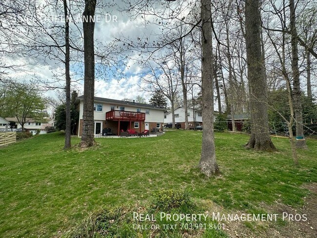 Building Photo - 3544 Queen Anne Dr