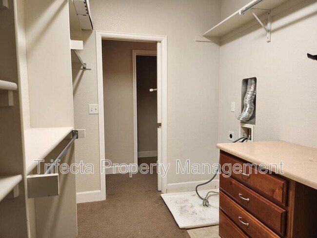 Building Photo - 4101 Crittenton Ln