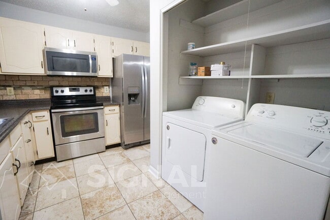 Building Photo - 302 Old Rocky Ridge Ln