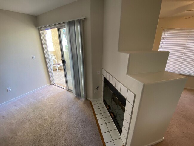 Building Photo - Charming 2Bed/2Bath 1st Floor Condo nestle...