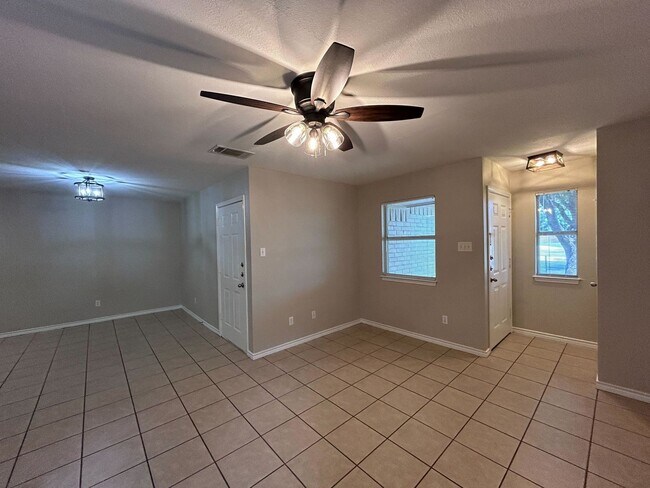 Building Photo - 3007 Kestrel Dr