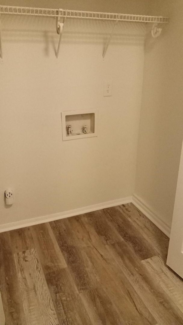 Building Photo - Modern 2-Bed, 1-Bath Oasis with Central Ai...