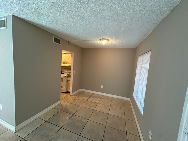 Building Photo - FAST APPROVAL !