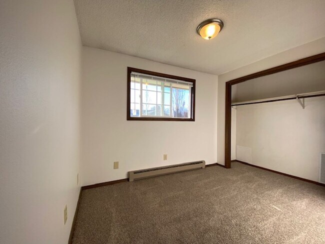 Building Photo - 1343