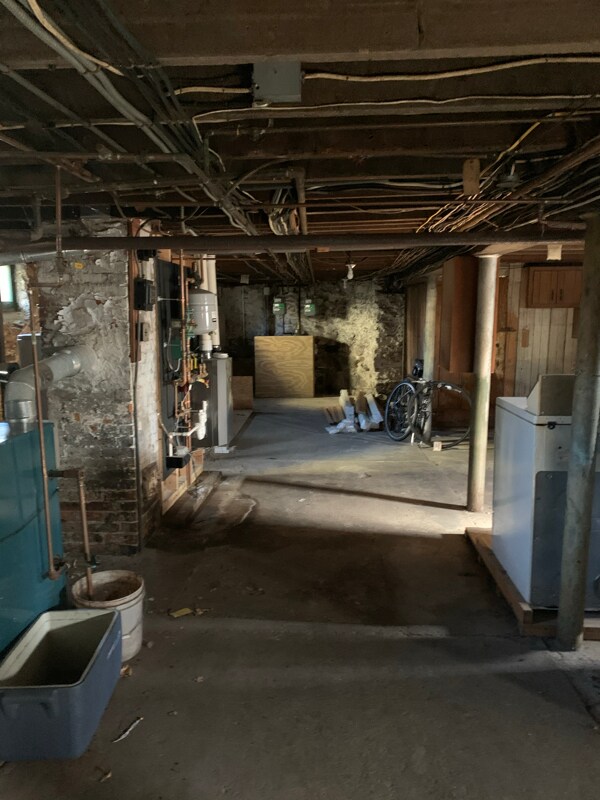 Building Photo - 468 Massasoit Rd