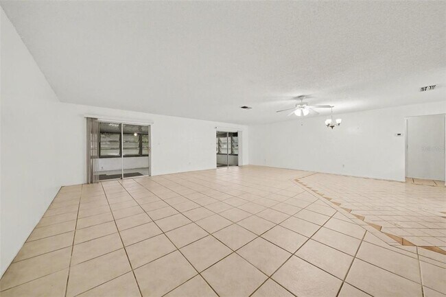 Building Photo - 5033 Loyola Ln