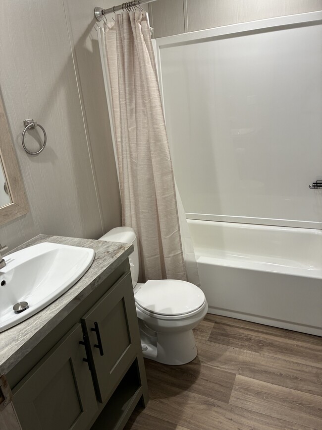 Building Photo - 120 Charles Pl