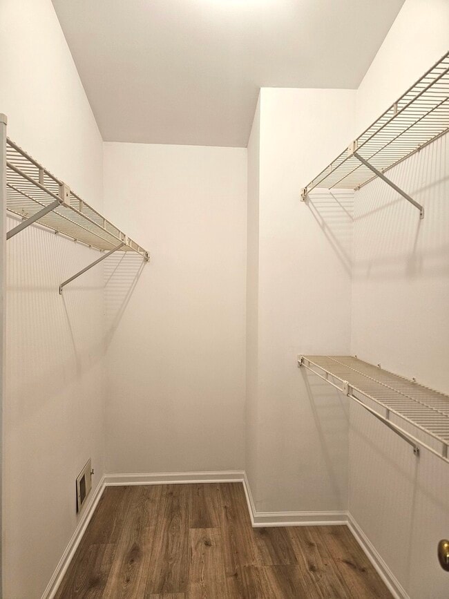 Building Photo - 475 Bridle Trail