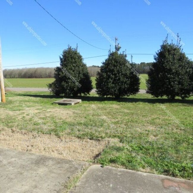 Building Photo - 3312 Lakeland Dr SW