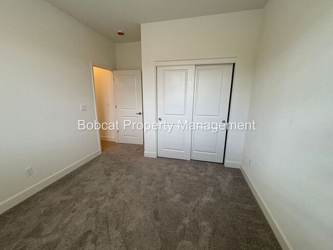 Building Photo - 1484 W Sunset Way