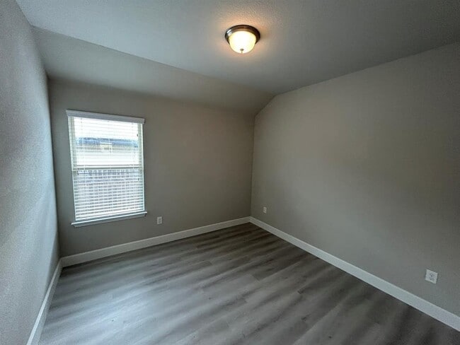 Building Photo - 197 Limerick Rd