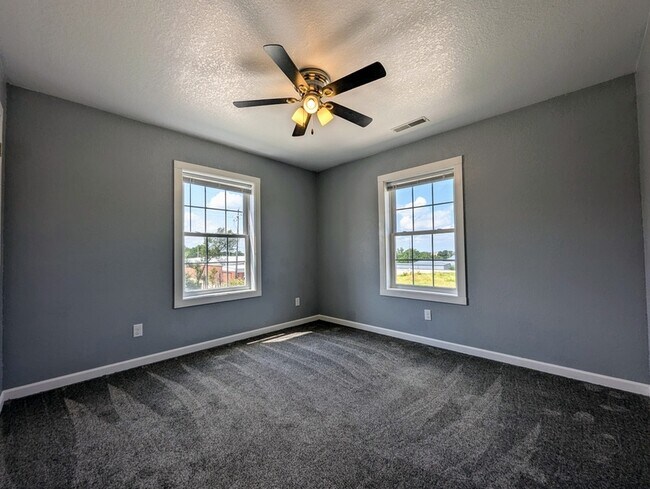 Building Photo - 1317 B Ave W