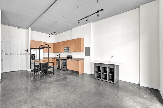 Building Photo - 2100 Van Buren St