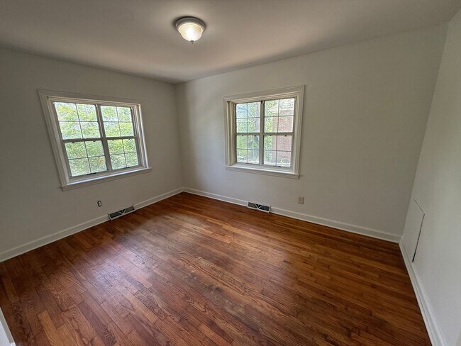 Building Photo - 114 Lookout Cir SW