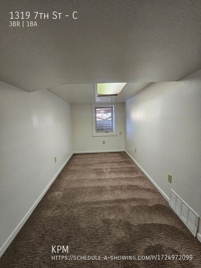 Building Photo - 1319 7th St