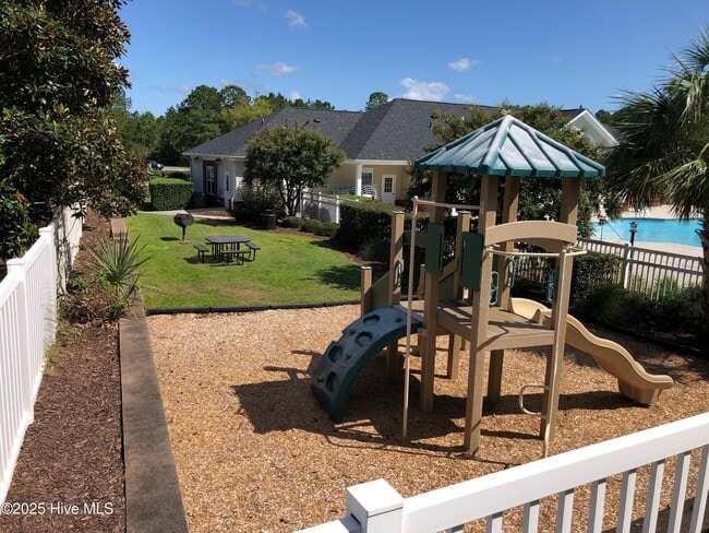 Building Photo - 2801 Bloomfield Ln