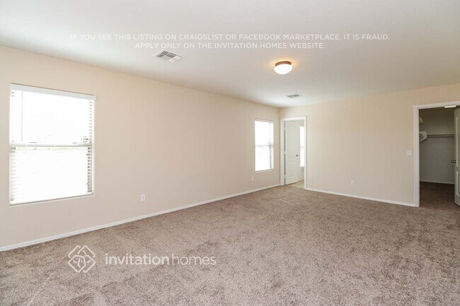 Building Photo - 7811 S 63rd Dr