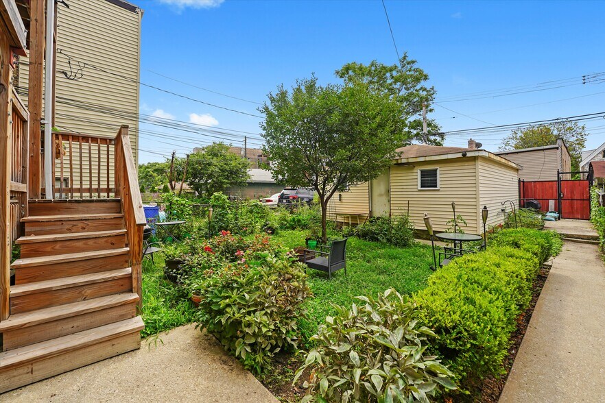 Building Photo - 3353 W Evergreen Ave